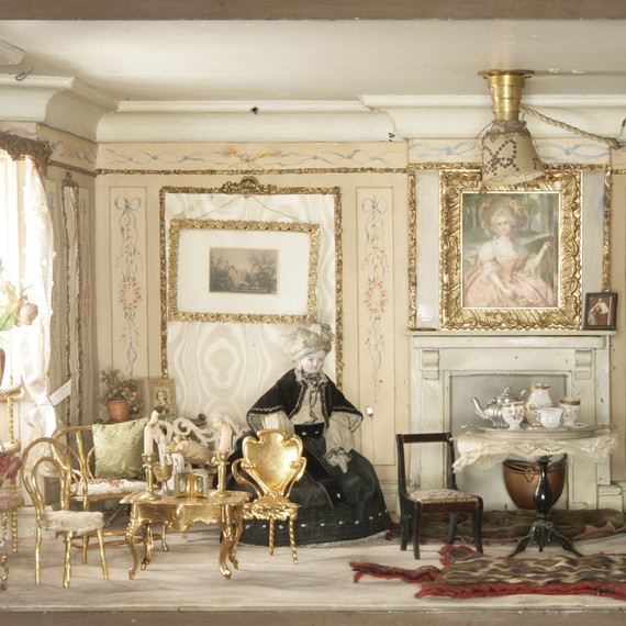 Amy Miles’ House antique dollhouse Amy Miles’ House antique dollhouse