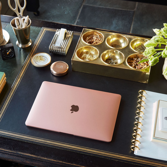 desktop with gold office supplies 带金色办公用品的桌面