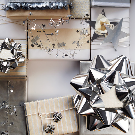 diy-silver-star-gift-packaging-180-star-d112419.jpg
