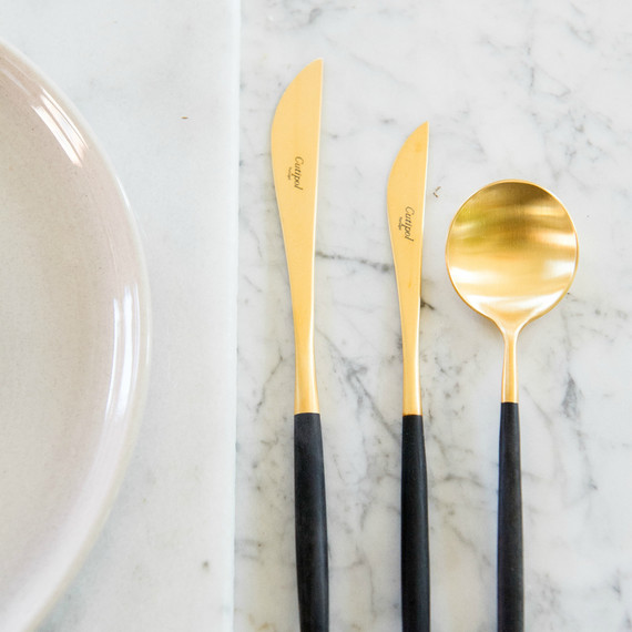 Hessney & Co.'s modern Thanksgiving tablescape Hessney & Co.'s modern Thanksgiving tablescape