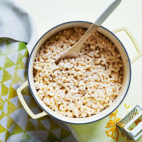 Rich and creamy, cheesy, and stretchy, comfort food that kids and adults will love! What Meat Goes With Mac And Cheese : What Goes with Comfort Food? Try These Wines with Dinner ...