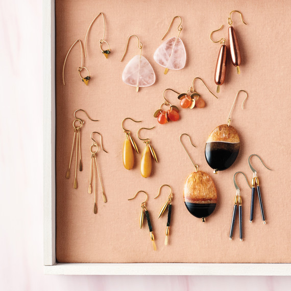 composition-of-earrings-05826-041-main-d111234-r.jpg