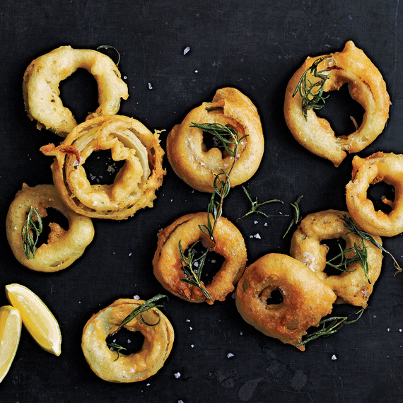 balthazars-onion-rings-006_edit_9780307954442_art_r1.jpg