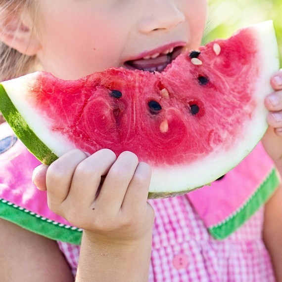 watermelon-summer-little-girl-eating-watermelon-food.jpg (skyword:353575)