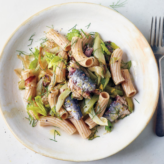 caramelized-fennel-celery-sardine-pasta-03-58797-md110320.jpg
