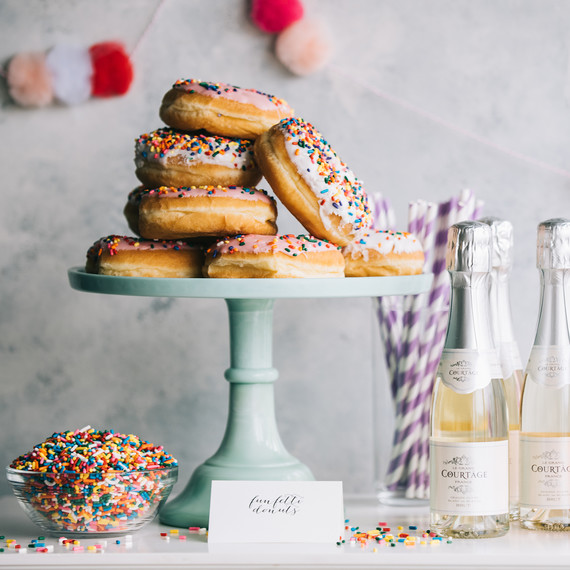 donuts_champagne-34.jpg (skyword:387897)