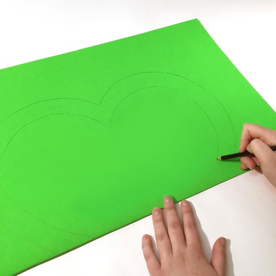 kiwi-crate-shamrock-suncatchers-step1-0215