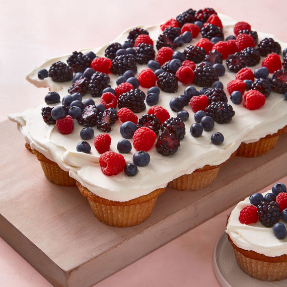 wafter berries cupcake cake wafter berries cupcake cake