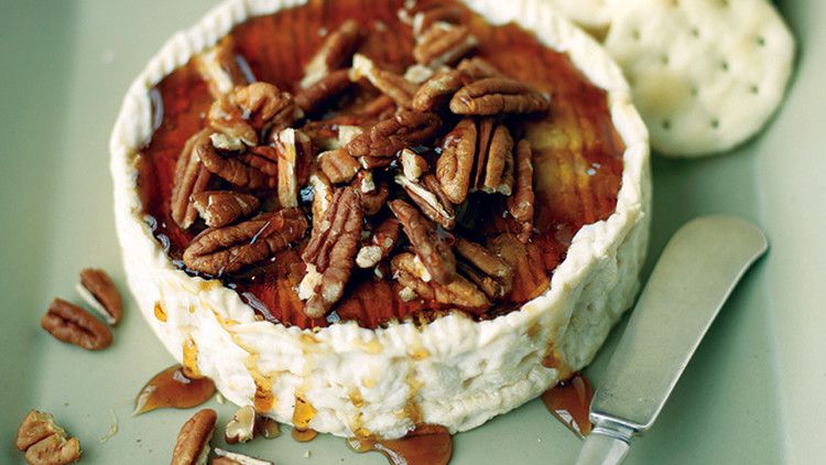 Baked Brie with Pecans_image