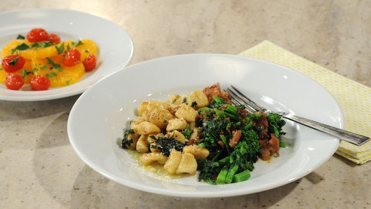 Gnocchi with Spicy Sausage, Caramelized Onions, and Broccoli Rabe_image