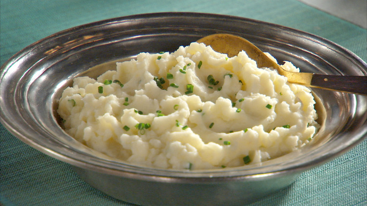 Creamy Chive Mashed Potatoes Recipe And Video Martha Stewart