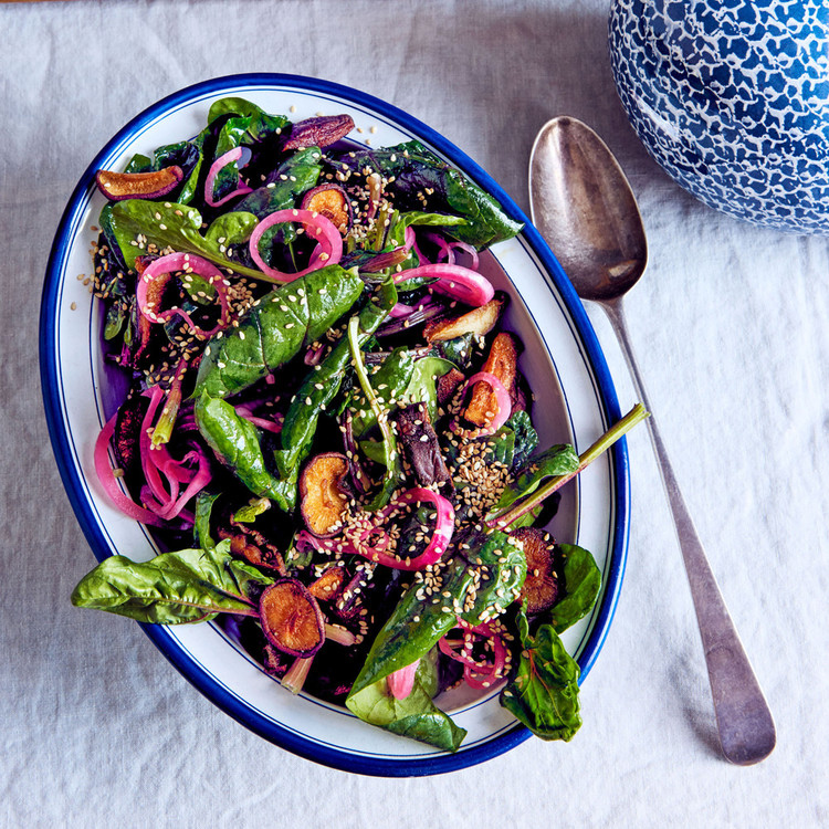 warm spinach salad with shiitake mushrooms and red onion