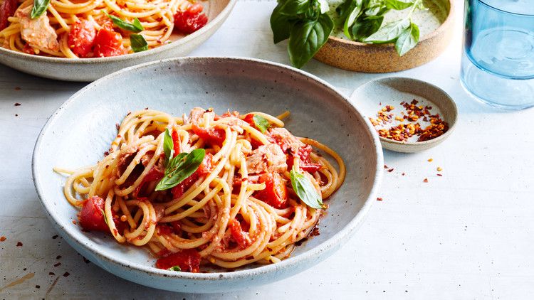 No-Cook Tomato-Tuna Sauce with Spaghetti_image
