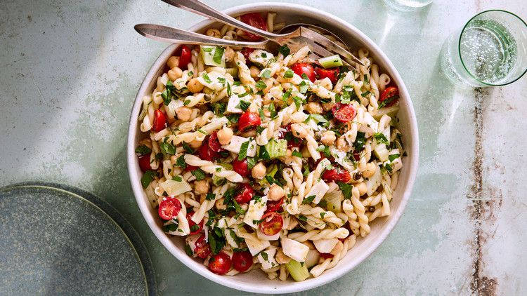 Pasta Salad with Tomatoes, Mozzarella, and Chickpeas_image